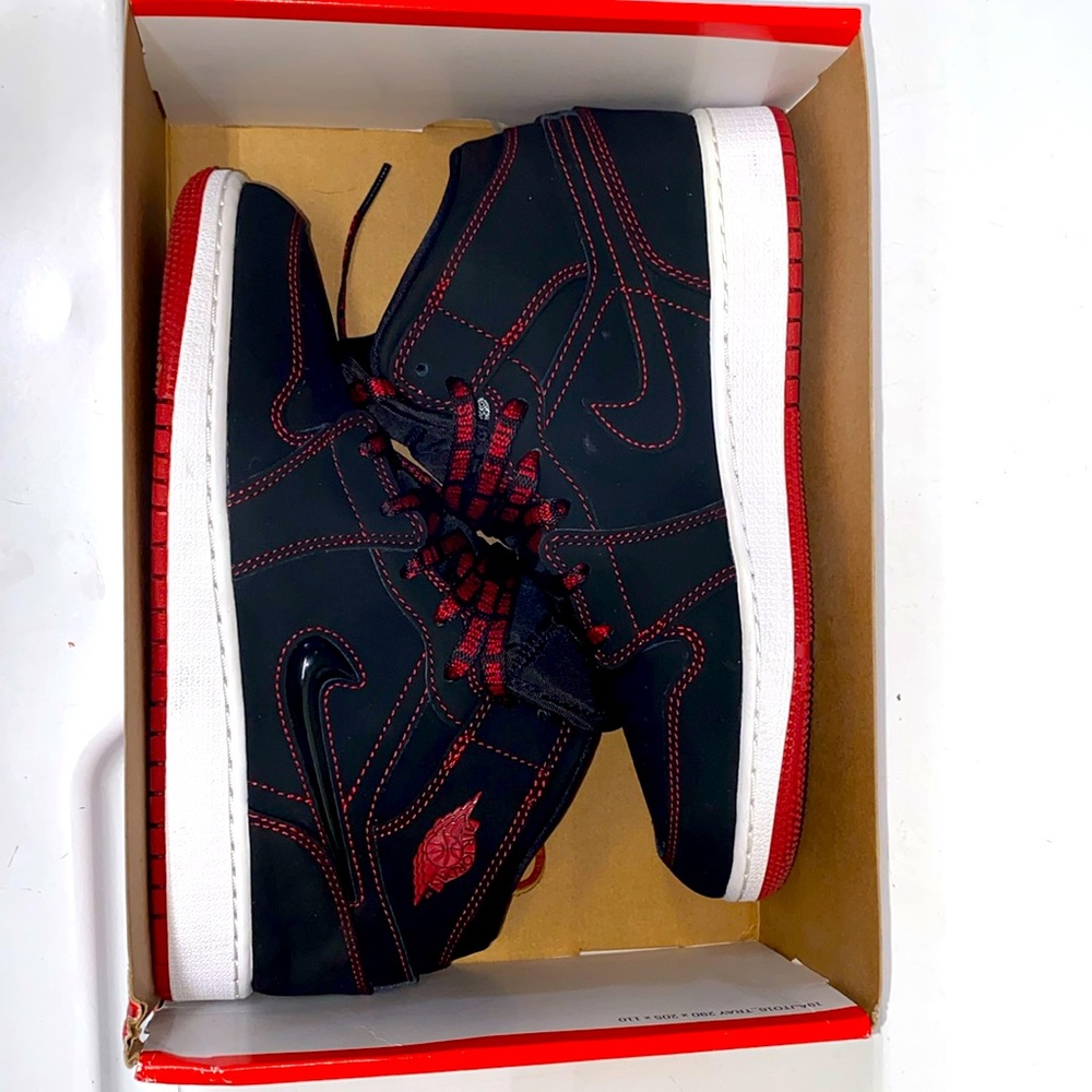 Jordan 1 mid